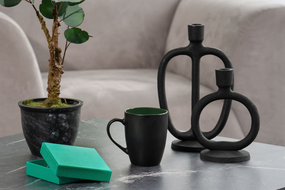 Кружка Bright Tulip, матовая, черная с зеленым — изображение 4