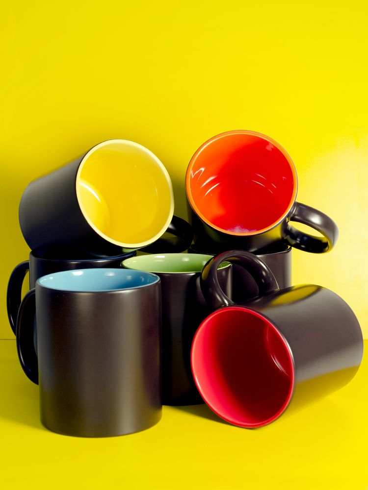 Кружка-хамелеон On Display, матовая, черная с голубым — изображение 8