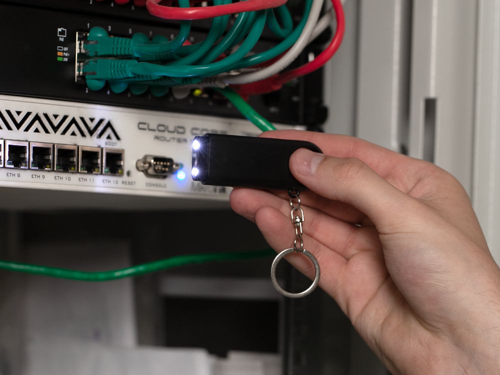 Брелок-фонарик Lens Ray, черный — изображение 4