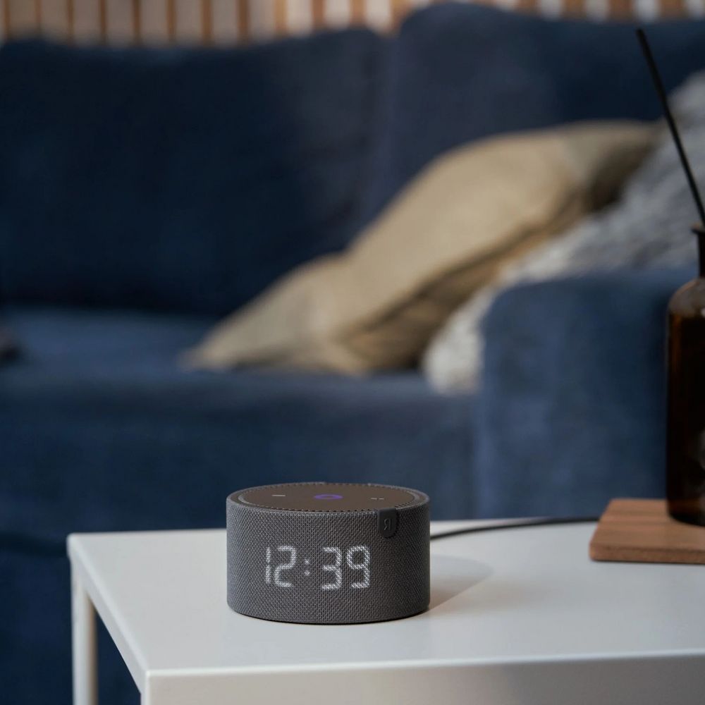 Умная колонка «Новая Яндекс Станция Мини» с часами, черная — изображение 7