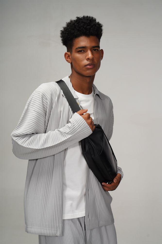 Сумка кросс-боди FlipSling, черная — изображение 11