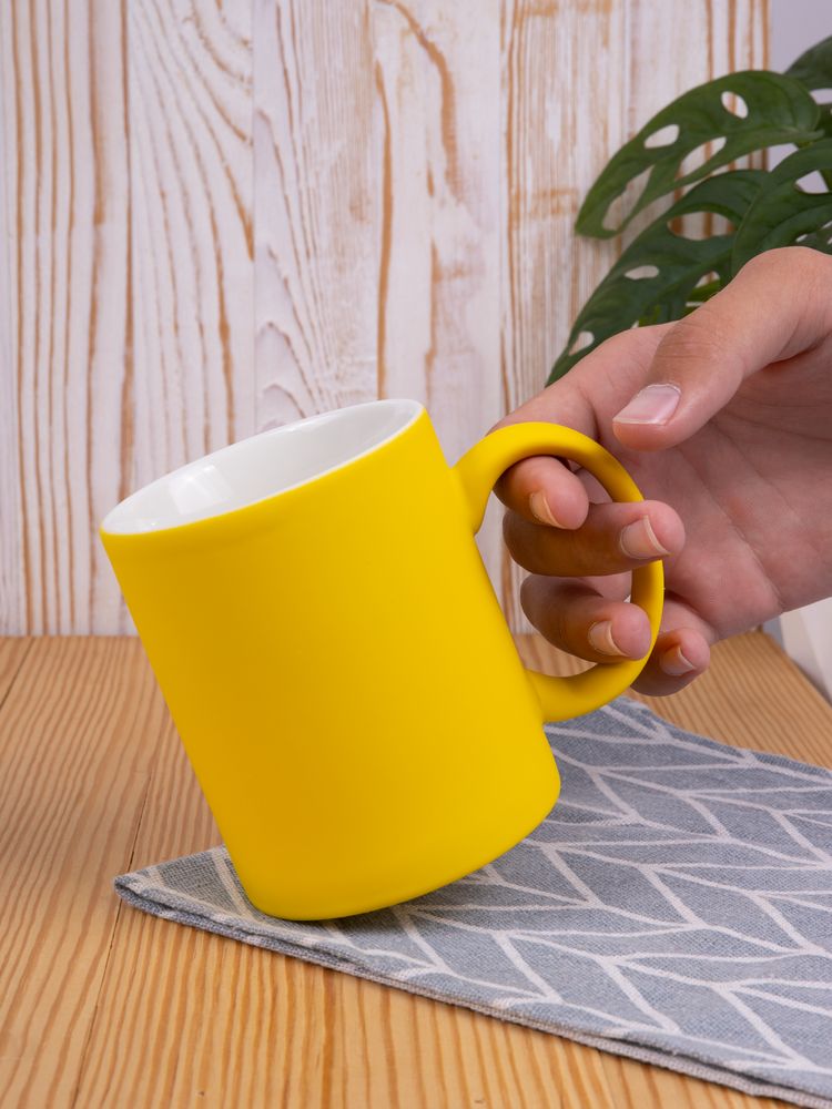 Кружка Promo Soft c покрытием софт-тач, желтая — изображение 4