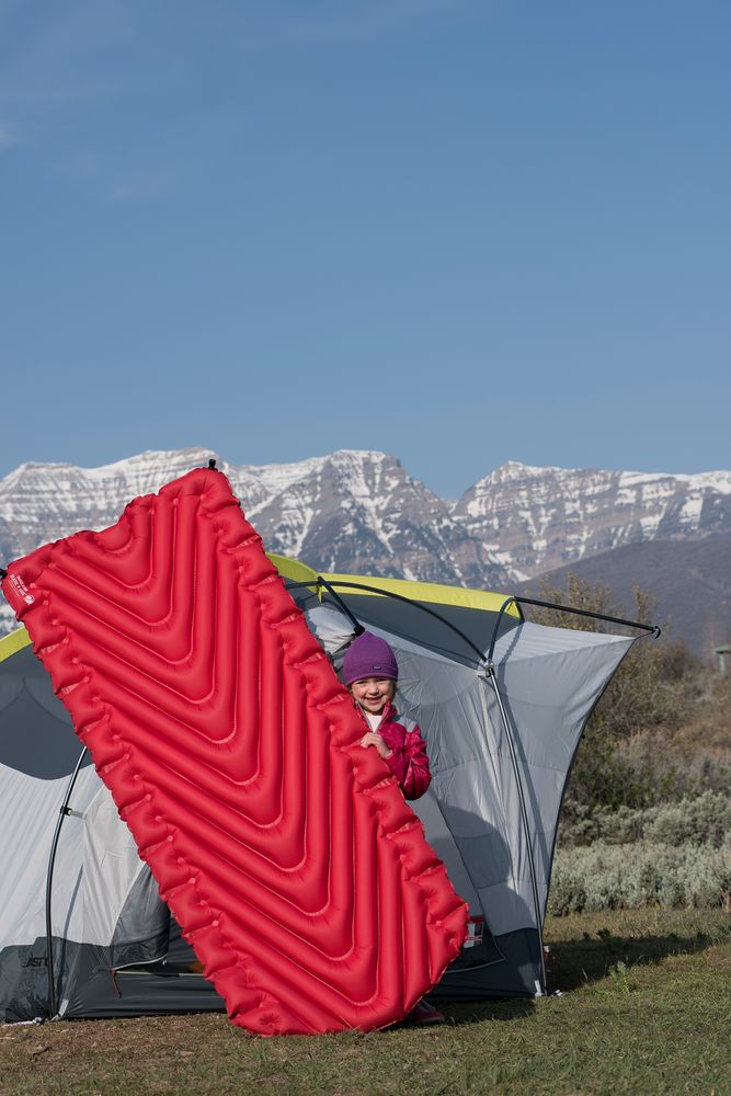 Надувной коврик Insulated Static V Luxe, красный — изображение 12