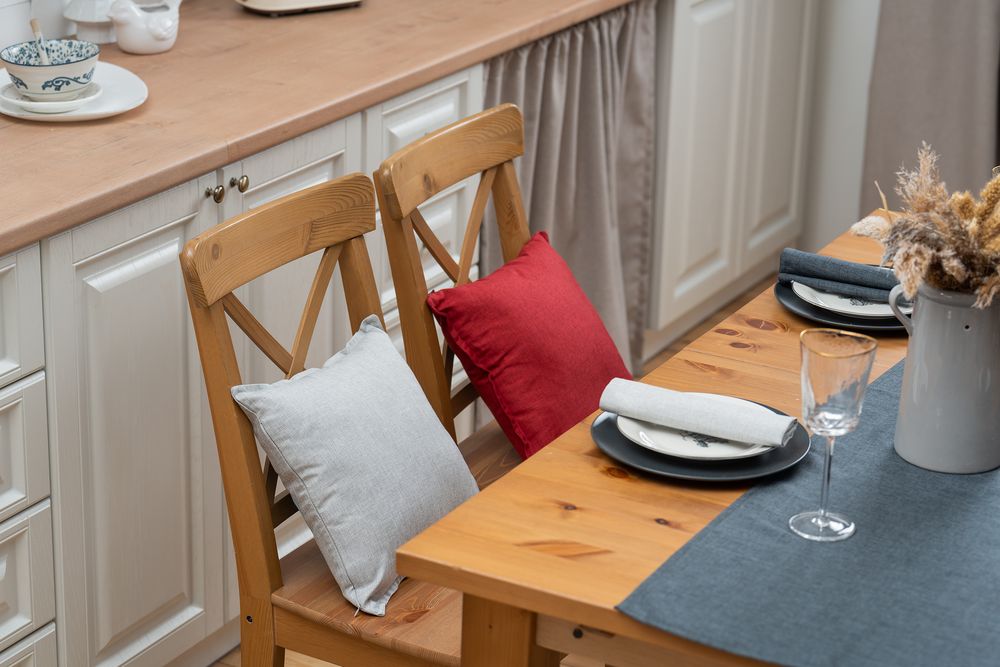 Подушка Settle In, красная — изображение 5