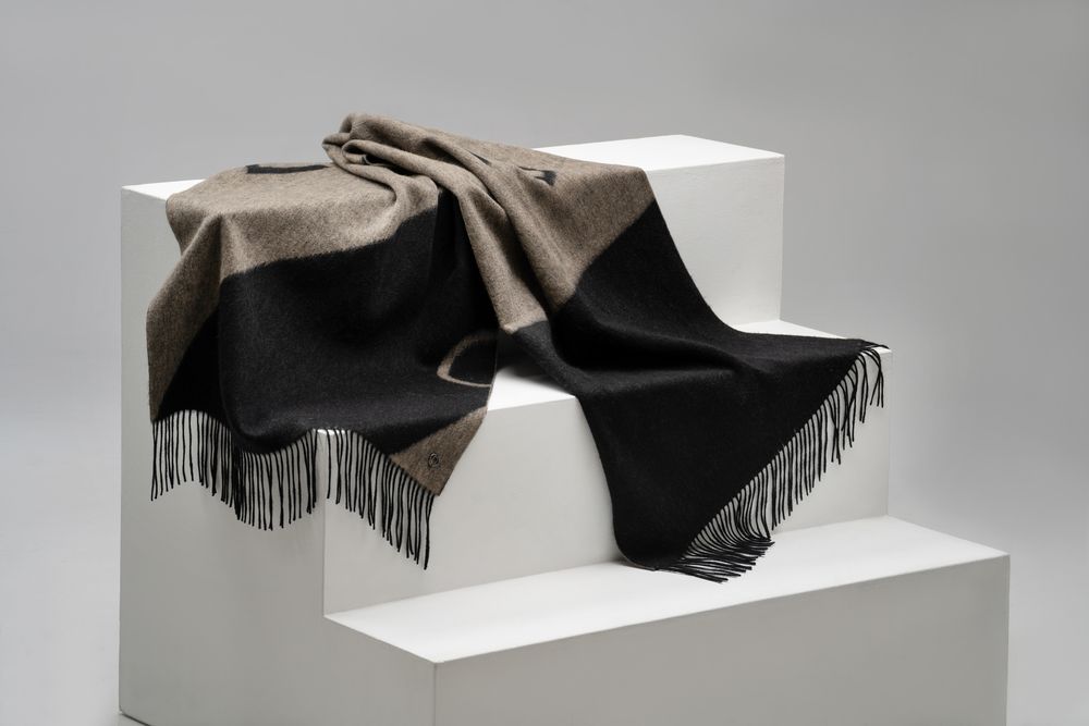 Палантин Charming, черный с бежевым — изображение 18