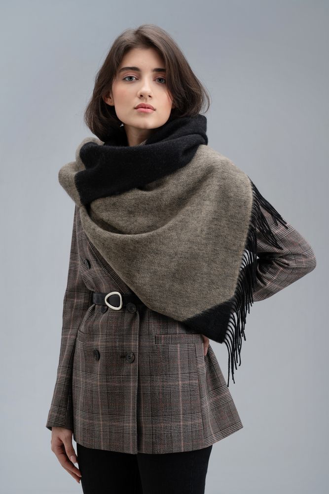 Палантин Charming, черный с бежевым — изображение 16