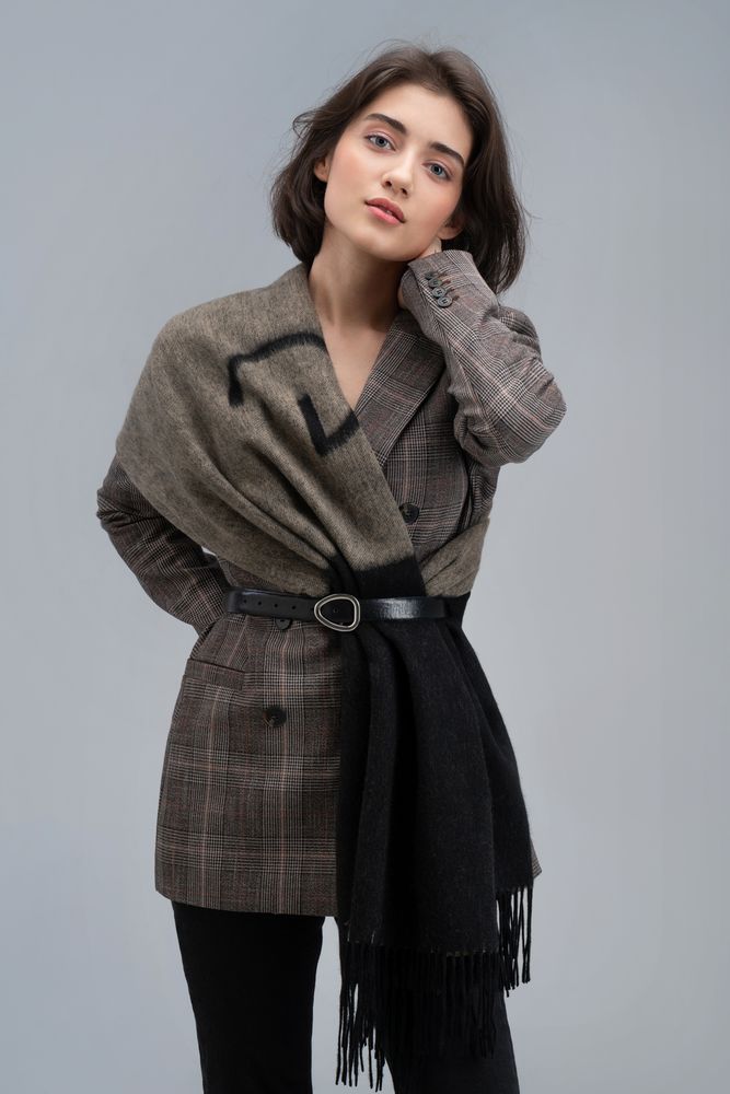 Палантин Charming, черный с бежевым — изображение 17