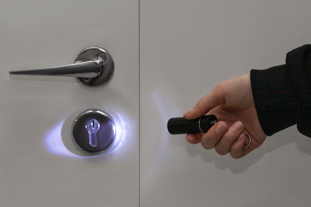 Брелок-фонарик Click Ray, ver.2, черный — изображение 7