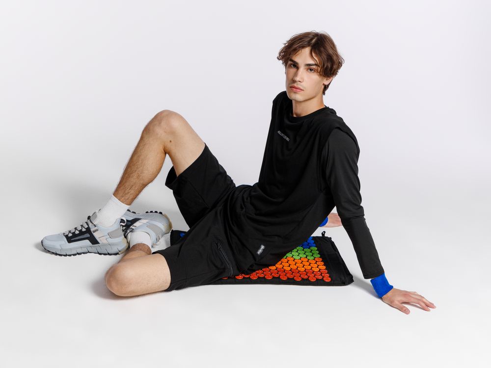 Массажный акупунктурный коврик с валиком Iglu, разноцветный — изображение 10