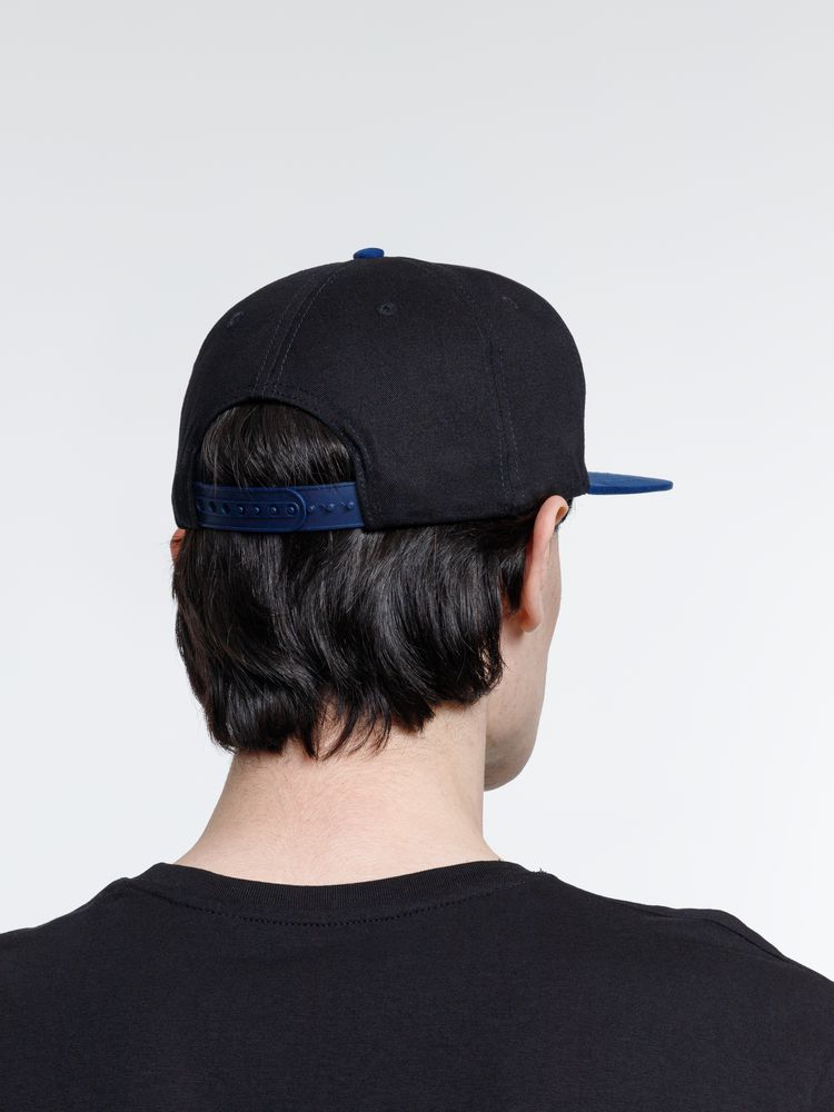 Бейсболка Foreside с прямым козырьком, черная с синим — изображение 8