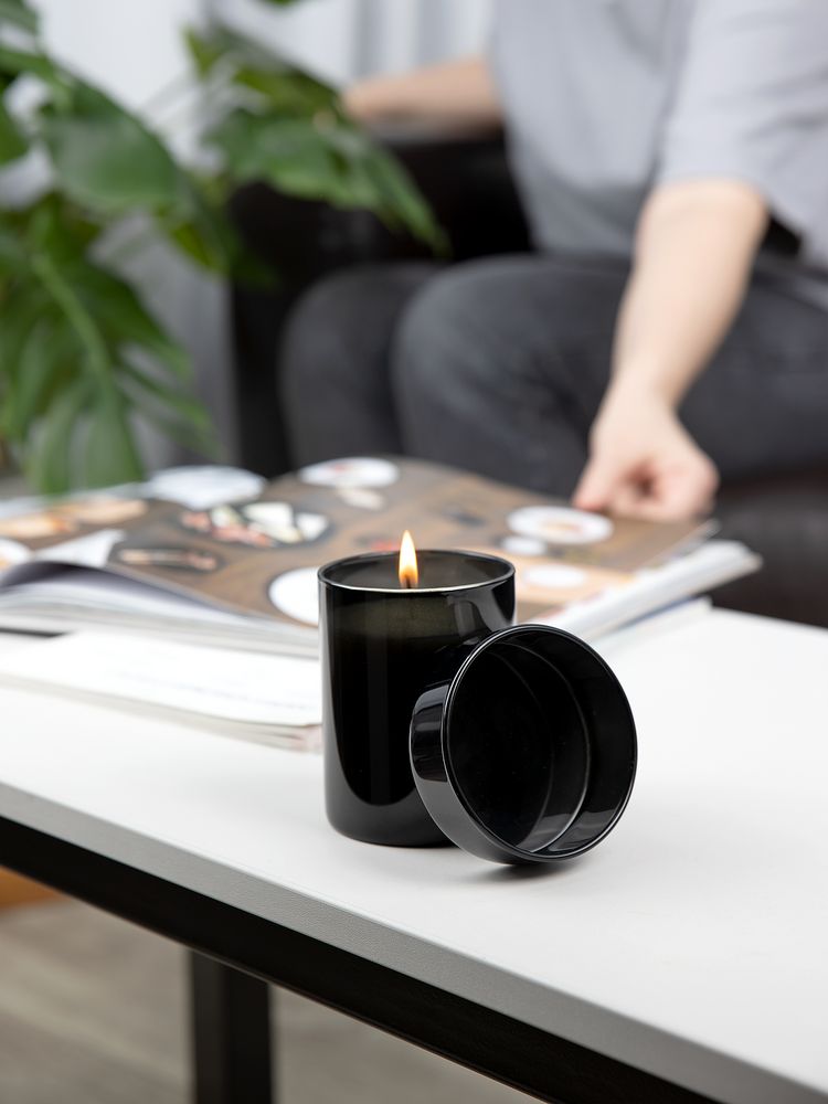 Ароматическая свеча Flikka, сандал и амбра, черная — изображение 8