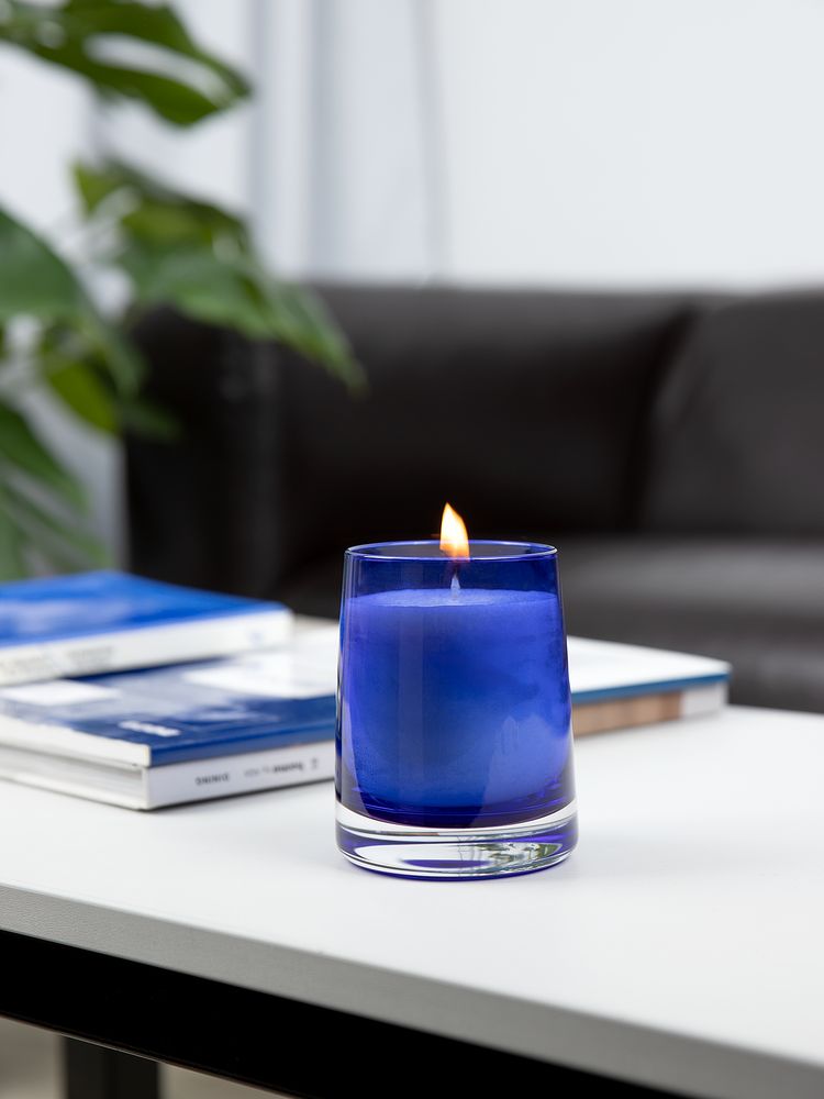 Ароматическая свеча Fragnola, пряная древесина и кардамон, темно-синяя — изображение 6