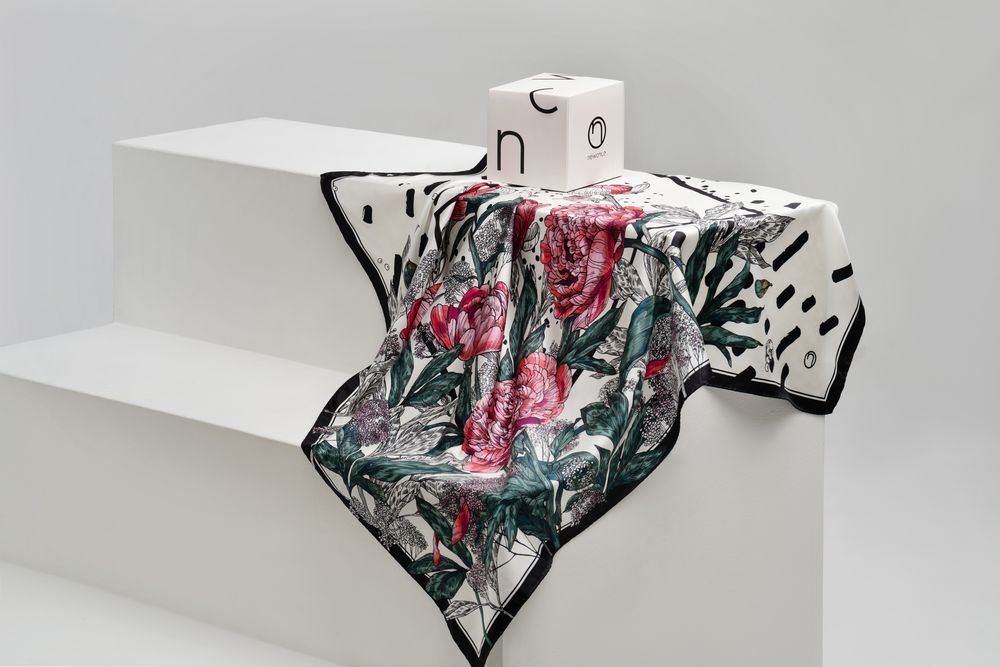 Платок шелковый Delicate, пионы — изображение 7