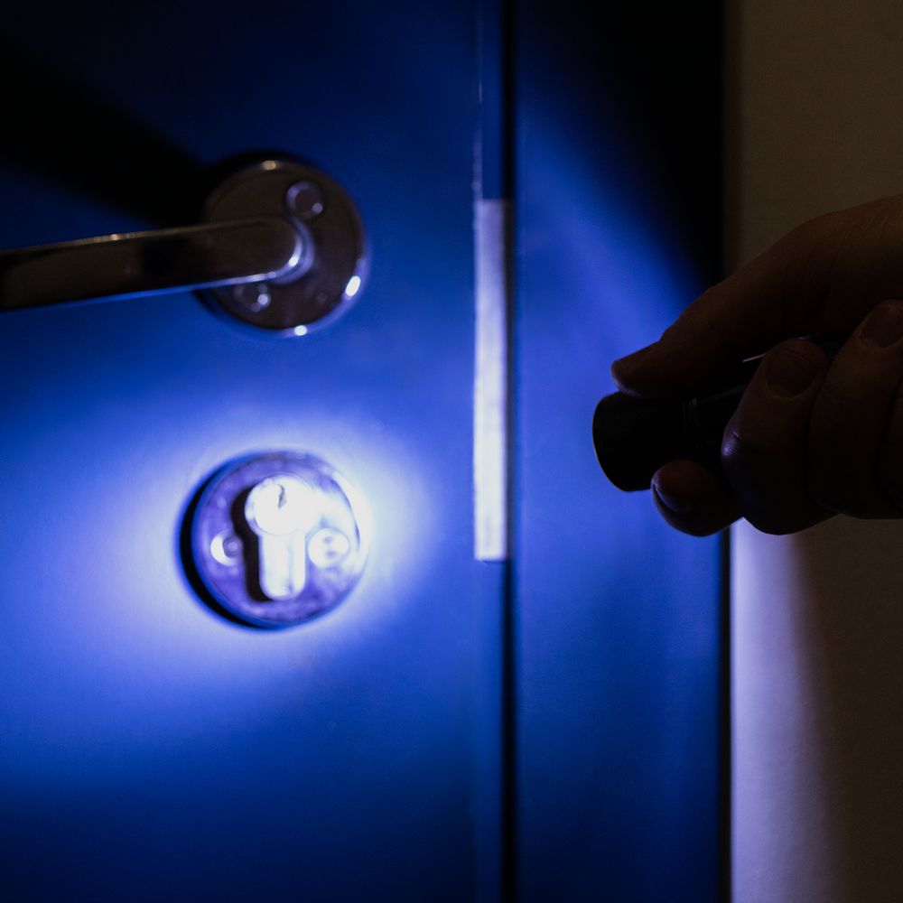 Фонарик Aurora, серебристый — изображение 5