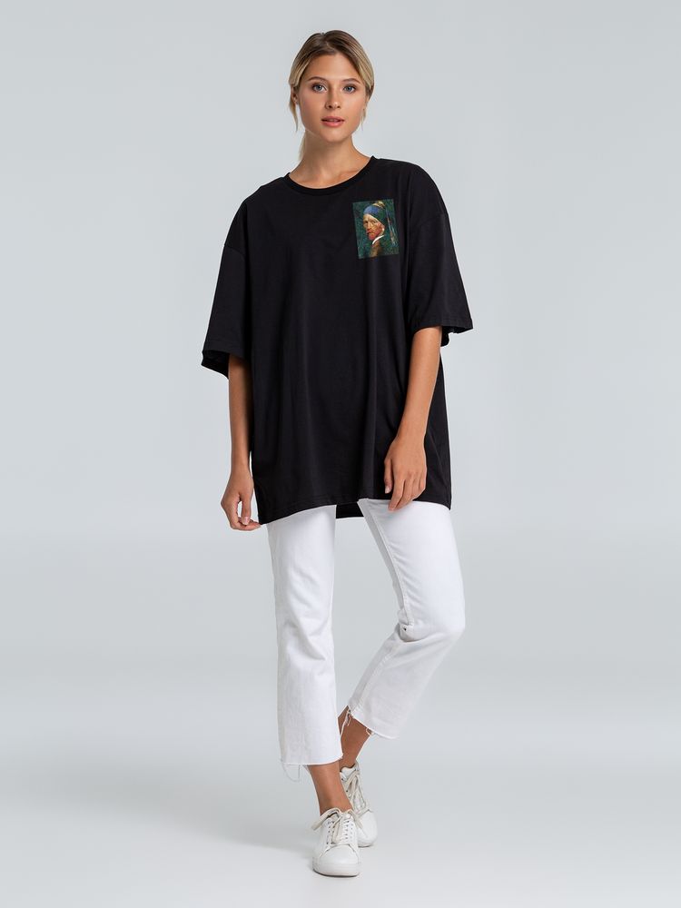 Футболка оверсайз «Мужчина с жемчужной сережкой», черная — изображение 5